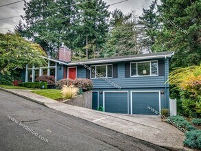 3235 SW Gale Ave in Portland, OR - Building Photo - Building Photo