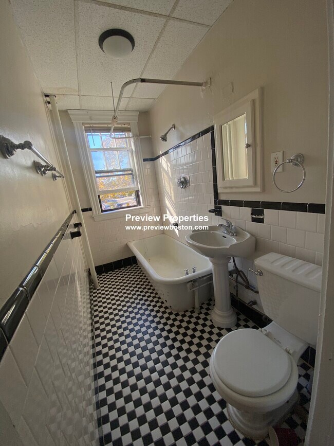 70 Strathmore Rd, Unit 7B photo'