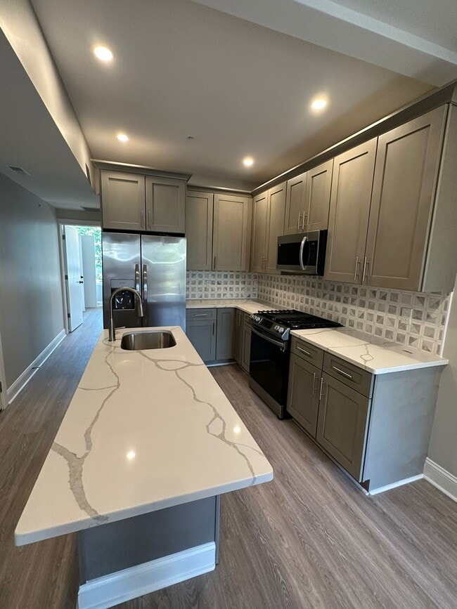 2220 N Franklin St, Unit B photo'