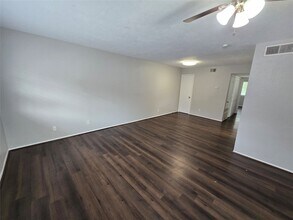 5628 Birchmont Dr, Unit D in Houston, TX - Building Photo - Building Photo