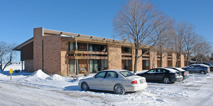 Village Square Apartments in Milwaukee, WI - Building Photo - Building Photo