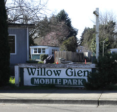 Willow Glen Mobile Home Park in Tualatin, OR - Building Photo - Building Photo