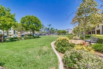 8713 Plaza Square in San Diego, CA - Building Photo - Building Photo