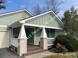 120 Little Fox Ln in Fletcher, NC - Building Photo