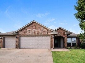 11304 NW 8th St in Yukon, OK - Building Photo