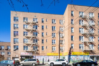 82-04 Lefferts Blvd in Kew Gardens, NY - Building Photo - Building Photo