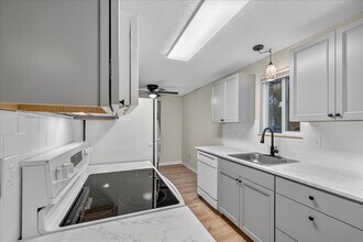 12600 SE Freeman Way in Milwaukie, OR - Building Photo - Building Photo