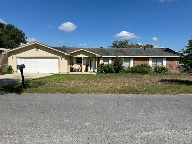 32936 Samuel St in Los Fresnos, TX - Foto de edificio - Building Photo