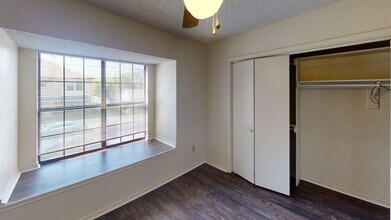1017 S Ave B in Denton, TX - Building Photo - Building Photo