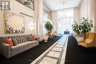 2287 Lake Shore Blvd W in Toronto, ON - Building Photo - Building Photo