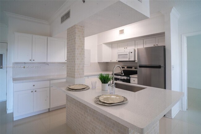 11650 SW 2nd St in Pembroke Pines, FL - Building Photo - Building Photo