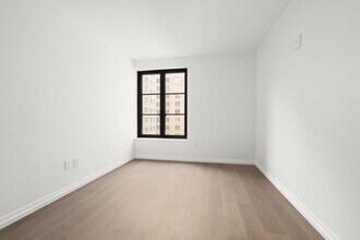 250 W 96th St in New York, NY - Building Photo - Building Photo