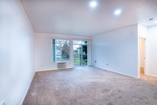 22855 E Country Vista Dr in Liberty Lake, WA - Building Photo