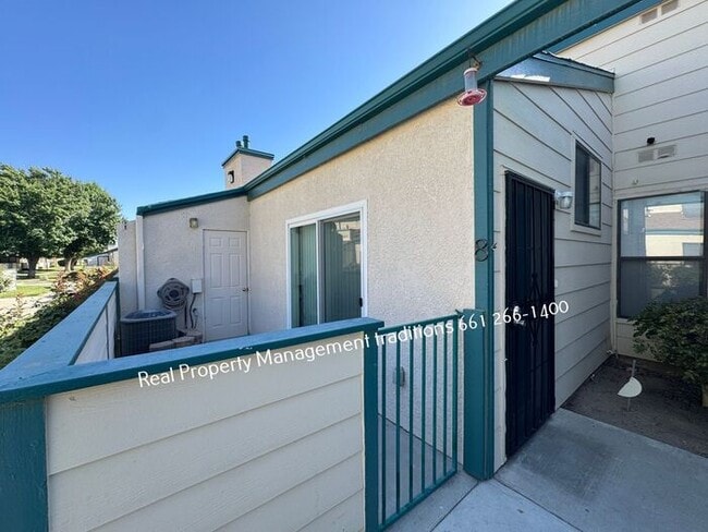 44544 15th St E in Lancaster, CA - Building Photo - Building Photo