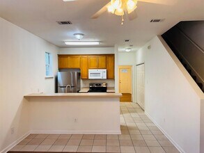 924 Ashburn Dr in Tallahassee, FL - Foto de edificio - Building Photo