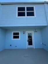 1002 Shorewinds Dr in Fort Pierce, FL - Building Photo - Building Photo