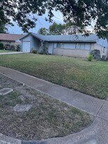 446 Oriole Cir in Duncanville, TX - Building Photo