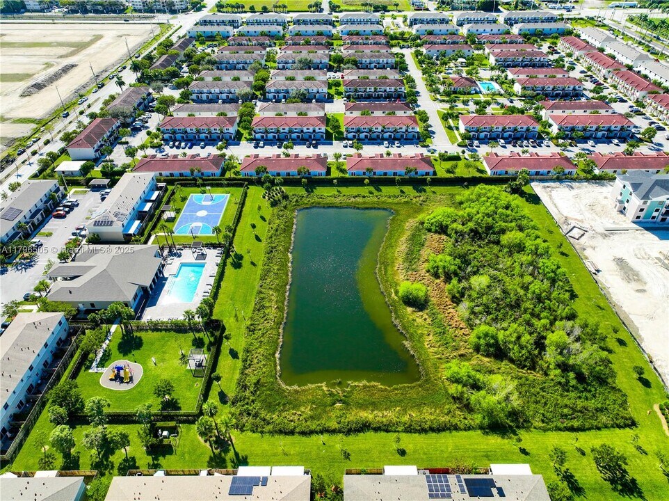 545 NE 5th St in Florida City, FL - Building Photo