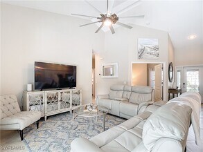 7157 Falcons Glen Blvd in Naples, FL - Foto de edificio - Building Photo
