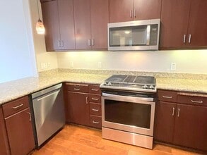 5501 DeMarcus Blvd in Dublin, CA - Building Photo - Building Photo