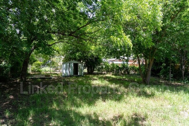 1321 NE 39th St in Oklahoma City, OK - Foto de edificio - Building Photo