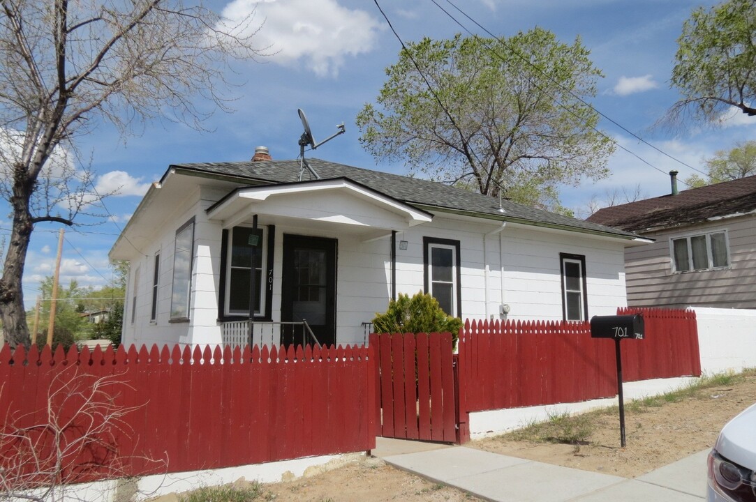 701 4th Ave W in Rock Springs, WY - Building Photo