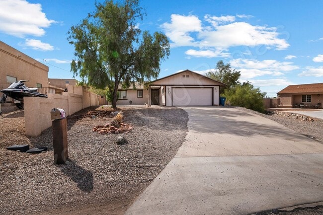 property at 990 Huntington Pl