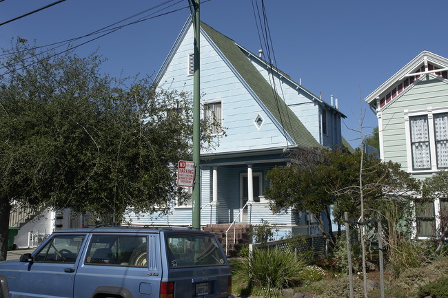 457 Santa Clara Ave in Alameda, CA - Building Photo - Building Photo