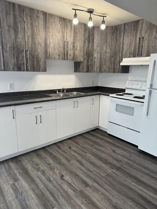 1478-3001478 Milburn Ave in Prince George, BC - Building Photo - Building Photo