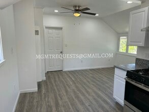 1025 S Victoria Ave in Corona, CA - Foto de edificio - Building Photo