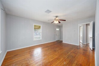 126 Zoe St in Houston, TX - Foto de edificio - Building Photo