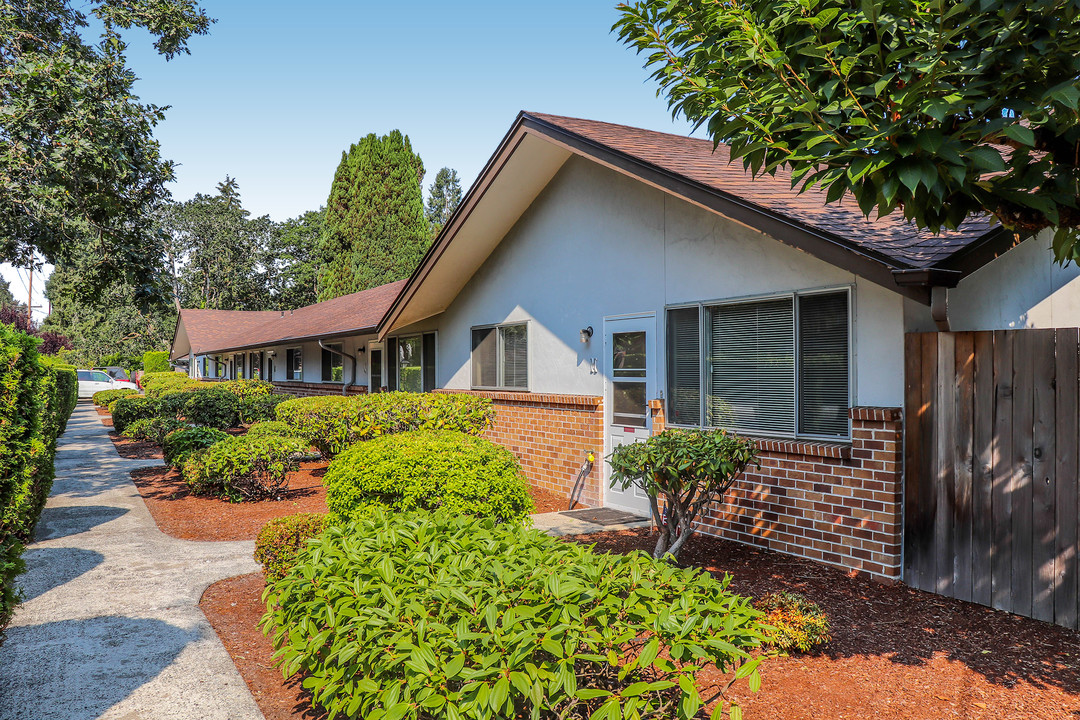 Stanley Estates Apartments in Lakewood, WA - Building Photo