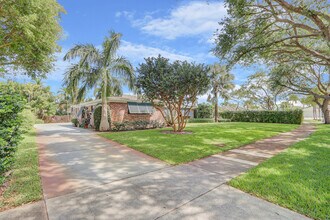 705 Osprey Way in North Palm Beach, FL - Building Photo - Building Photo