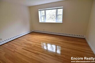 74 Parkman St, Unit 59-1A in Brookline, MA - Foto de edificio - Building Photo