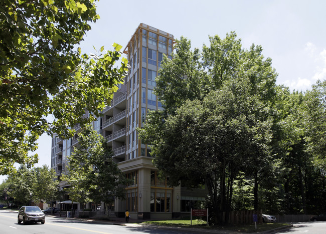 The Byron in Falls Church, VA - Foto de edificio - Building Photo