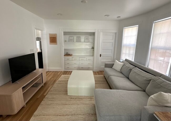 43 Evergreen Ave, Unit 1