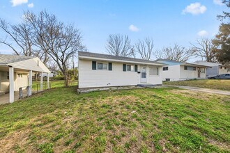 133 Perthshire Rd in St. Louis, MO - Building Photo - Building Photo