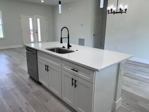 1604 W Gainsboro Ln in Citrus Springs, FL - Building Photo - Building Photo