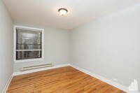 429 W Roscoe St, Unit 109 in Chicago, IL - Building Photo - Building Photo