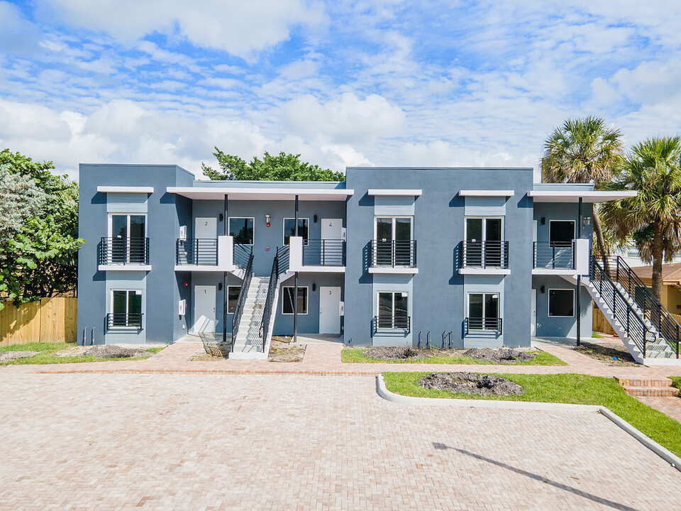 Avondale Parkside in Pompano Beach, FL - Building Photo