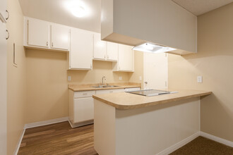 Pinecreek Apartments in Costa Mesa, CA - Building Photo - Interior Photo