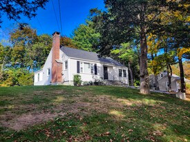 90 Cedar Ln in Cheshire, CT - Building Photo