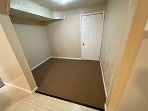 329 Hemlock Dr in Coraopolis, PA - Building Photo - Building Photo
