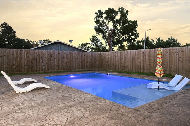 12115 Wood Forest Dr in Houston, TX - Building Photo - Building Photo