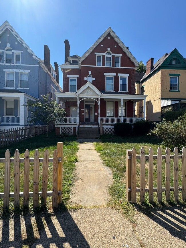 5498 Hayes St in Pittsburgh, PA - Building Photo - Building Photo