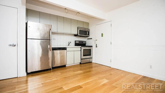 Stanhope Street in Brooklyn, NY - Building Photo - Building Photo