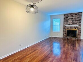 223 New Bridge Ct in Palatine, IL - Building Photo - Building Photo