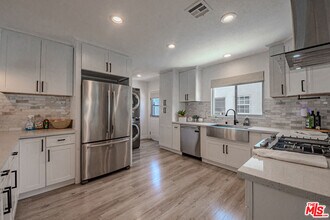 3914 Somerset Dr in Los Angeles, CA - Building Photo - Building Photo