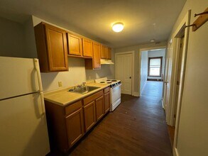 30 Main St in Springfield, VT - Foto de edificio - Building Photo