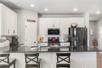 102 Manfield Ave in Pea Ridge, AR - Foto de edificio - Building Photo